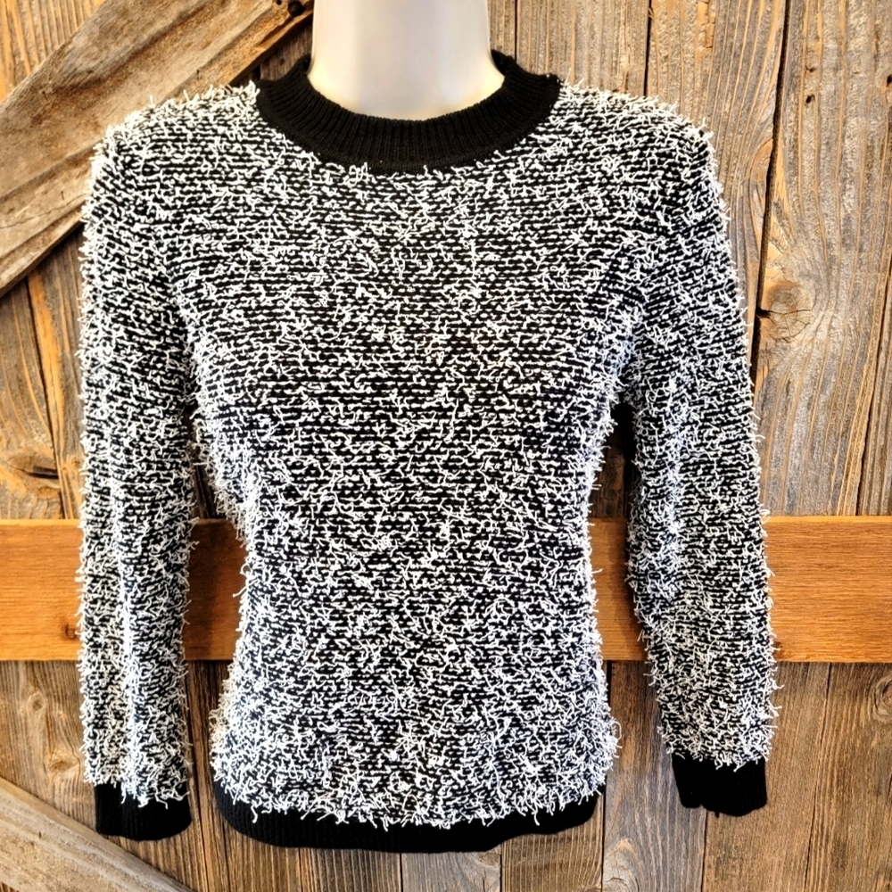 Calvin Klein Contrast Eyelash Crew Neck Knit Sweater Women’s Size XS EUC ^